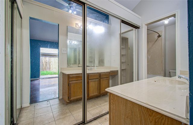 16606 Quiet Trail Drive, Humble, TX 77396