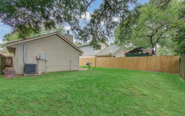 16606 Quiet Trail Drive, Humble, TX 77396