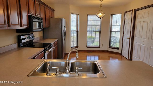 10313 Chimney Ridge Ct, Louisville, KY 40299