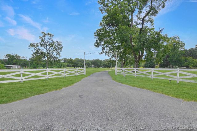 22460 Sutter Ln, Zachary, LA 70791