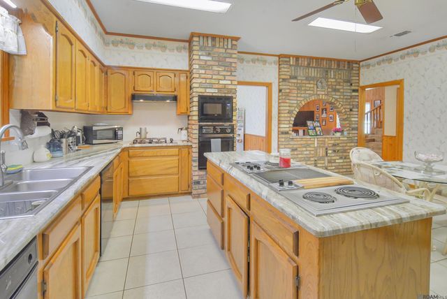 22460 Sutter Ln, Zachary, LA 70791