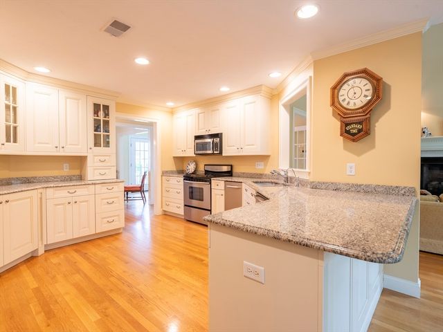 68 Elm St 68, Kingston, MA 02364