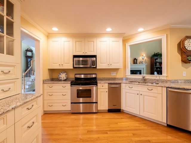 68 Elm St 68, Kingston, MA 02364