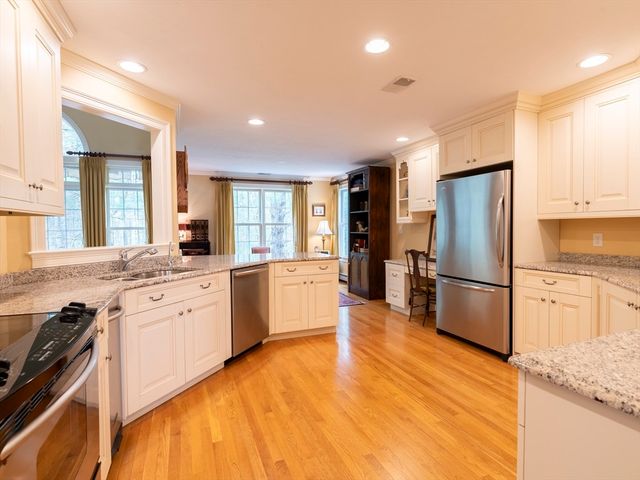 68 Elm St 68, Kingston, MA 02364