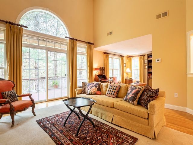 68 Elm St 68, Kingston, MA 02364