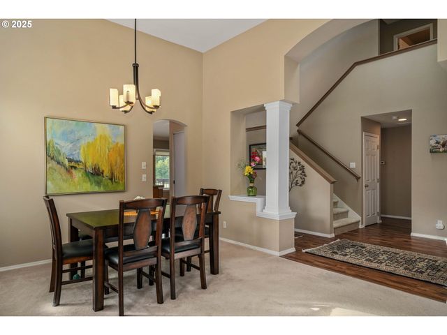 528 CREEKSIDE Dr, Salem, OR 97306