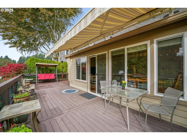 528 CREEKSIDE Dr, Salem, OR 97306