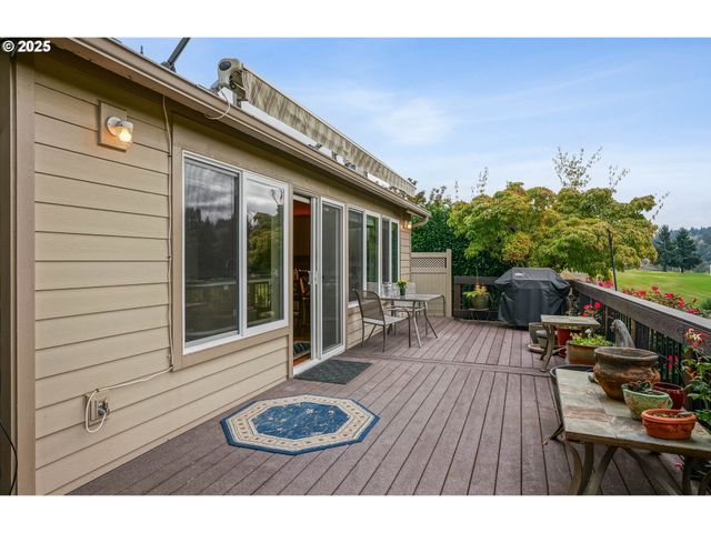 528 CREEKSIDE Dr, Salem, OR 97306