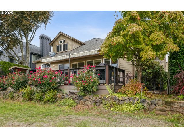 528 CREEKSIDE Dr, Salem, OR 97306