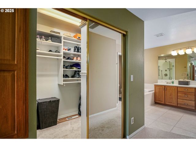 528 CREEKSIDE Dr, Salem, OR 97306