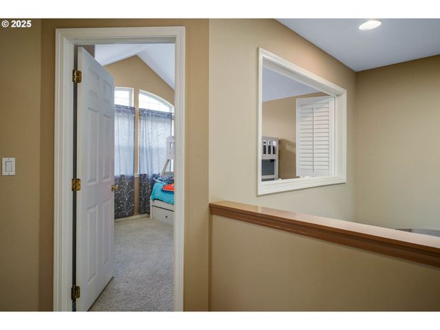 528 CREEKSIDE Dr, Salem, OR 97306