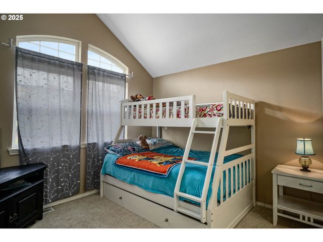 528 CREEKSIDE Dr, Salem, OR 97306