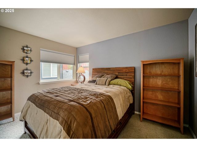 528 CREEKSIDE Dr, Salem, OR 97306