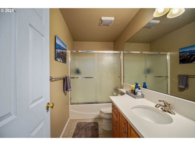 528 CREEKSIDE Dr, Salem, OR 97306