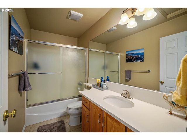 528 CREEKSIDE Dr, Salem, OR 97306