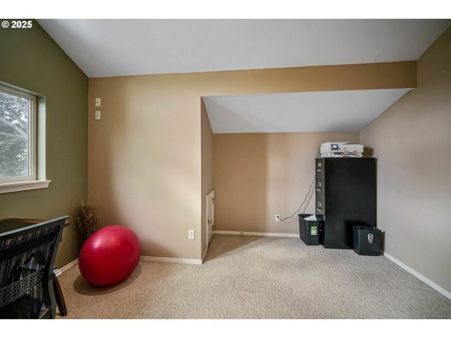 528 CREEKSIDE Dr, Salem, OR 97306