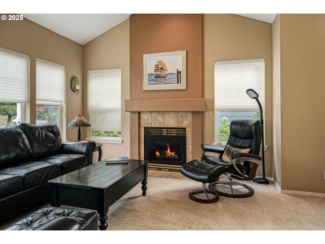 528 CREEKSIDE Dr, Salem, OR 97306