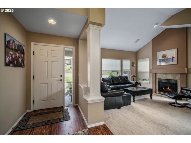 528 CREEKSIDE Dr, Salem, OR 97306