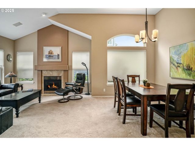 528 CREEKSIDE Dr, Salem, OR 97306