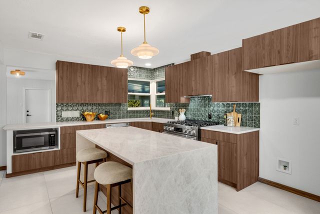 1631 Macmanus Drive, Dallas, TX 75228