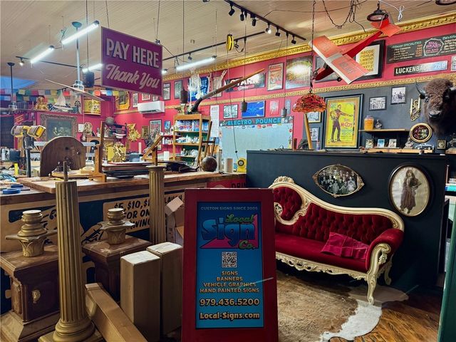 512 South Main Street, Calvert, TX 77837