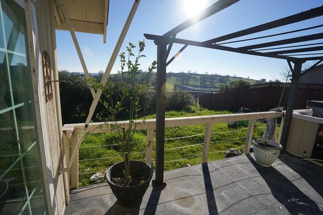 3940 Lakeview Dr, Ione, CA 95640