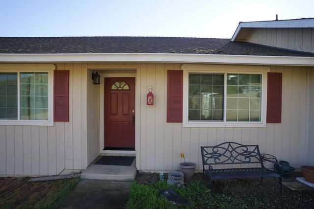 3940 Lakeview Dr, Ione, CA 95640