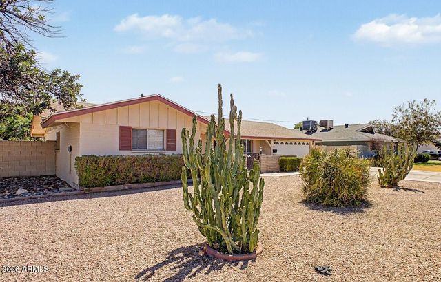1063 E LOYOLA Drive, Tempe, AZ 85282