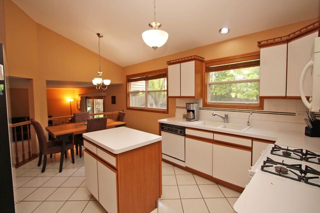 464 Farm Bridge Road, Lake Zurich, IL 60047