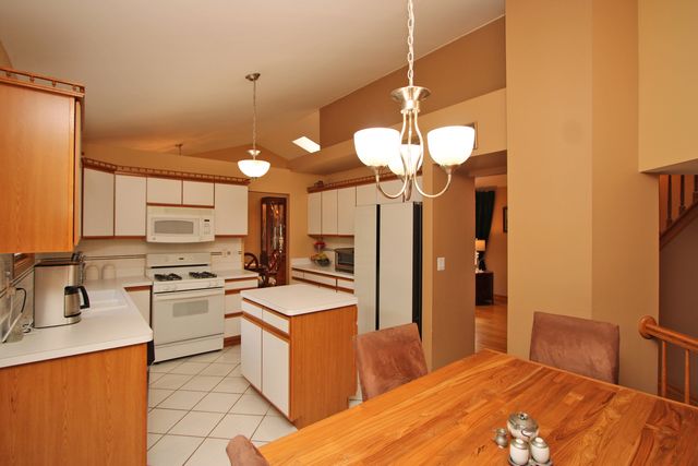 464 Farm Bridge Road, Lake Zurich, IL 60047