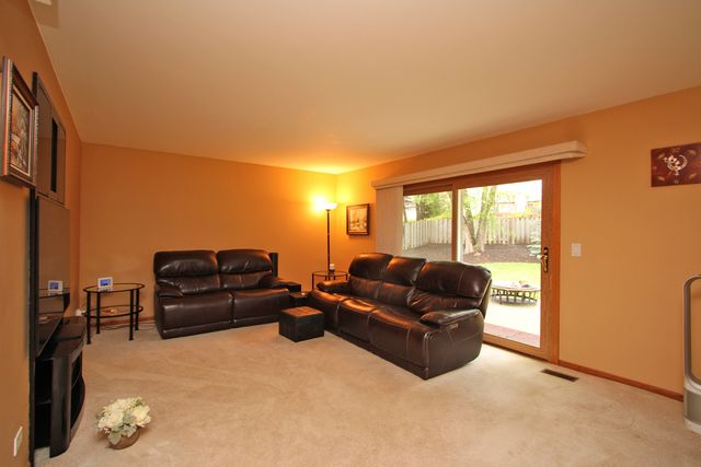 464 Farm Bridge Road, Lake Zurich, IL 60047