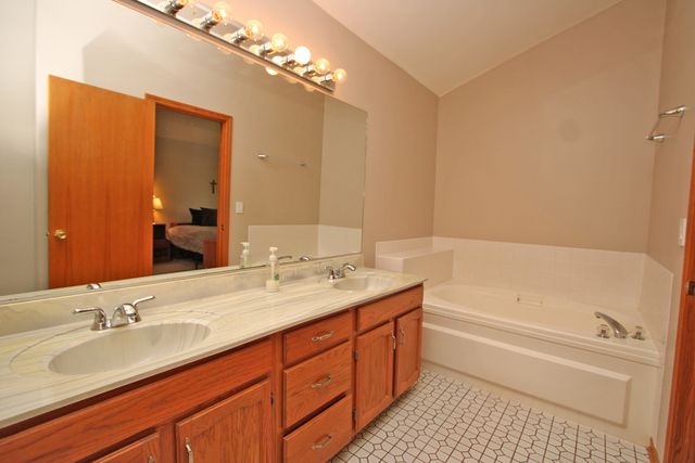 464 Farm Bridge Road, Lake Zurich, IL 60047