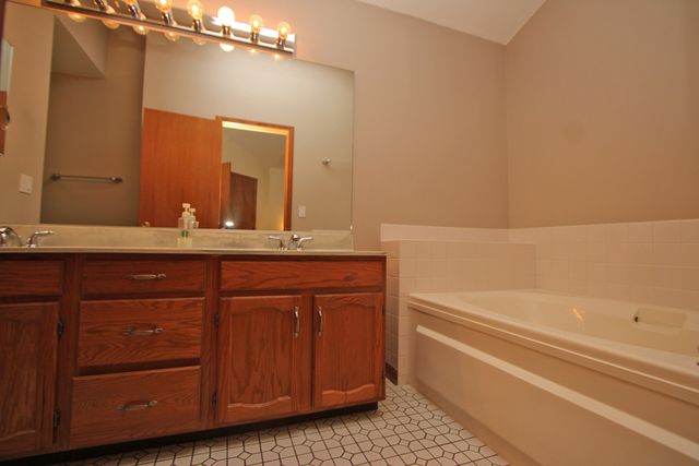 464 Farm Bridge Road, Lake Zurich, IL 60047