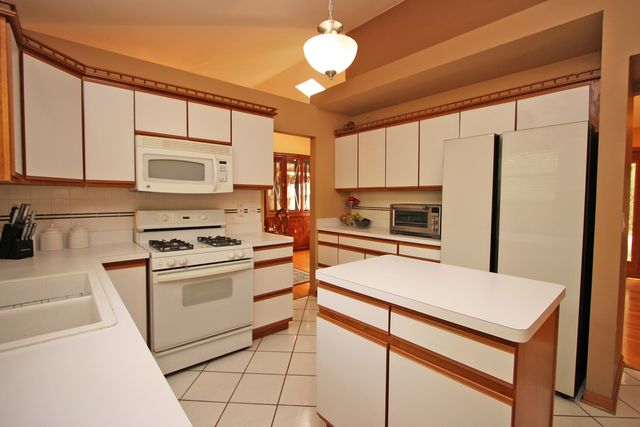 464 Farm Bridge Road, Lake Zurich, IL 60047