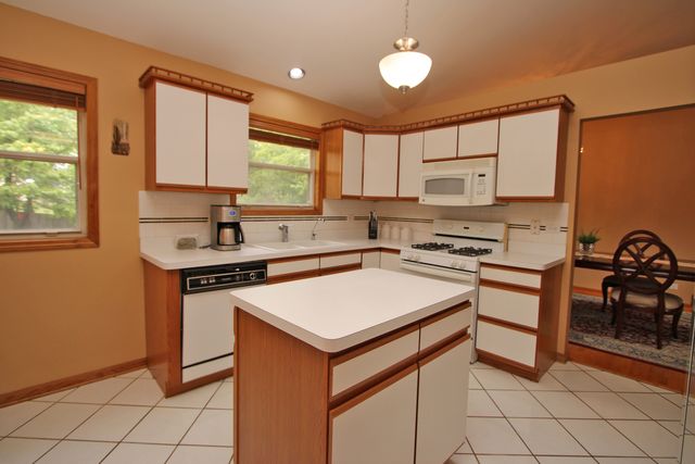 464 Farm Bridge Road, Lake Zurich, IL 60047