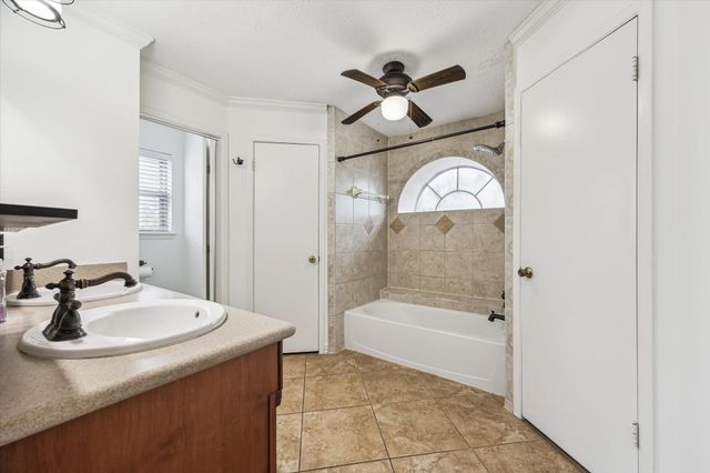 607 Oak Harbor Drive, Houston, TX 77062