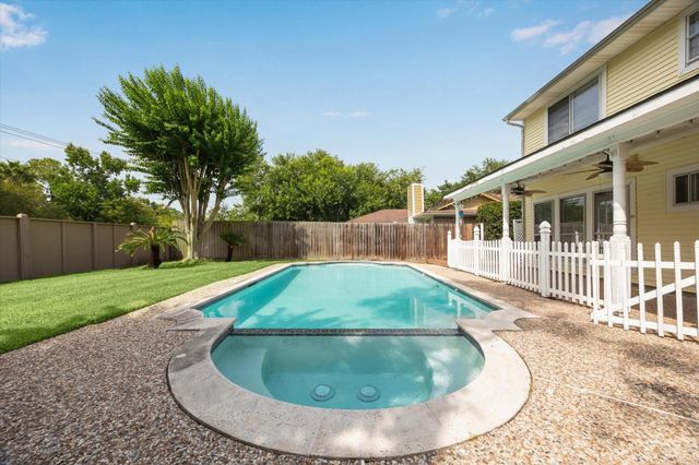 607 Oak Harbor Drive, Houston, TX 77062