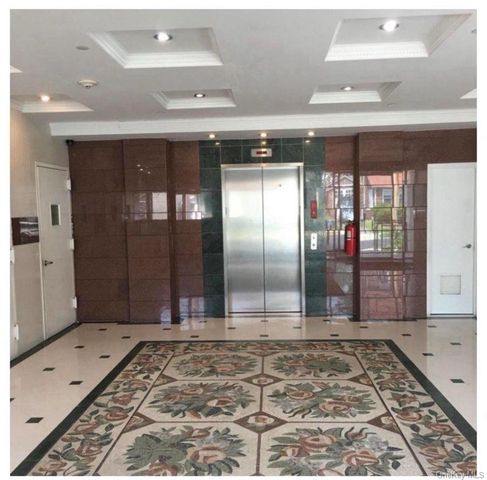 4 Chelsea Place 3D, Great Neck, NY 11021