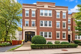 12 Gibbs St 2, Brookline, MA 02446