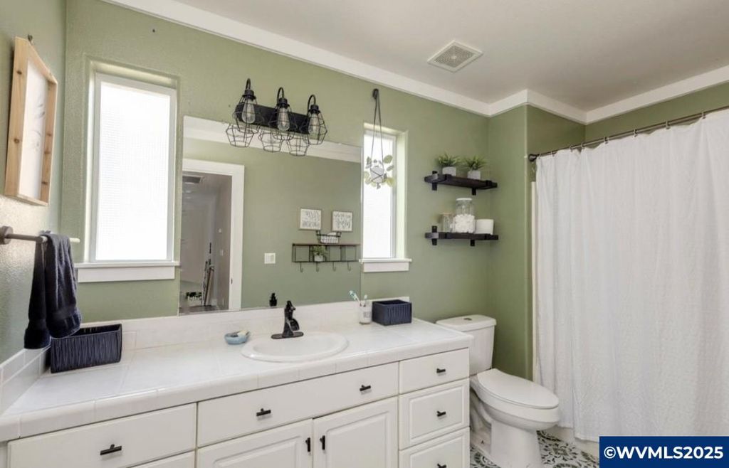 Image 13 of property listing at 741 Van Buren Dr NW, Salem, OR 97304