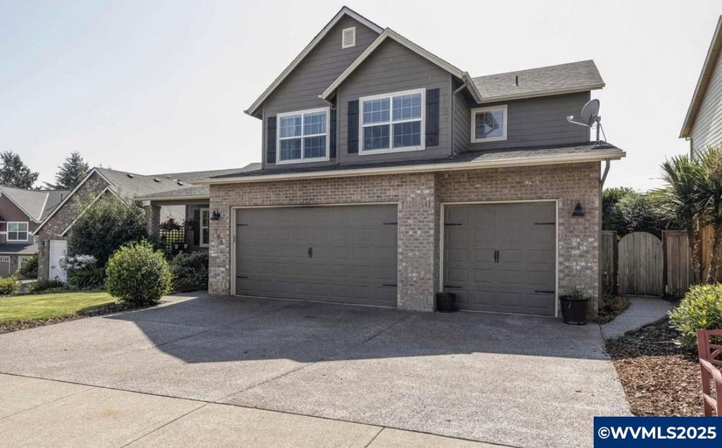 Image 2 of property listing at 741 Van Buren Dr NW, Salem, OR 97304