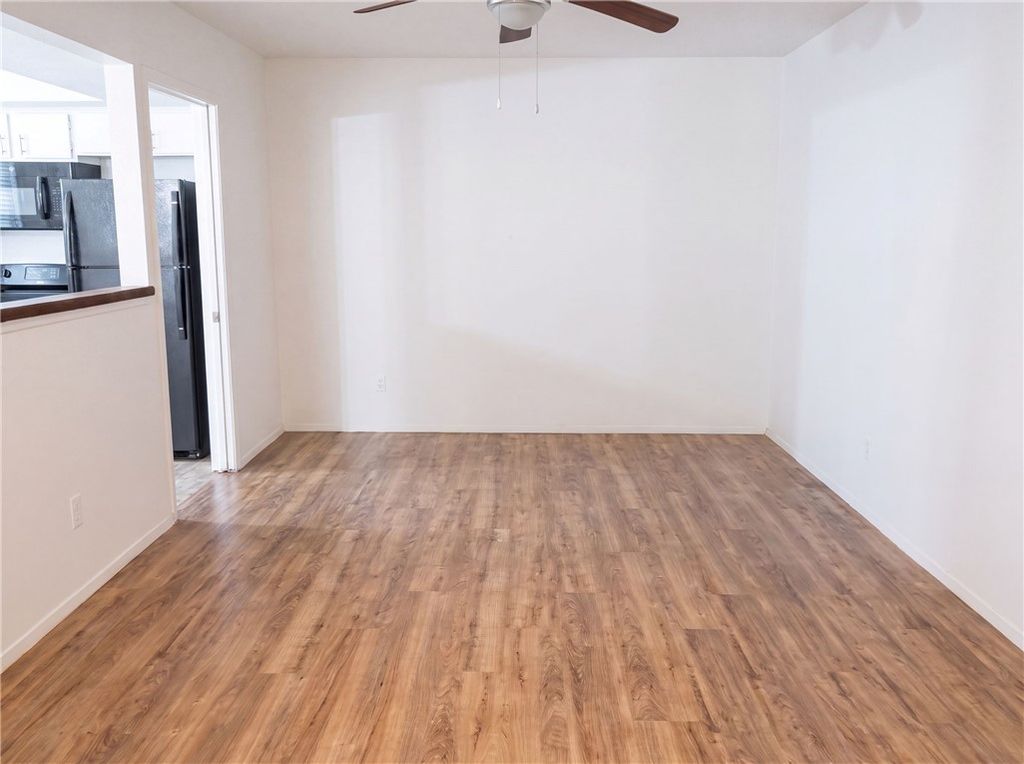 736 W Borden St, Sinton, TX 78387 — photo 3
