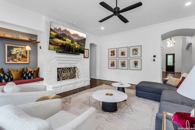 21703 Givenchy Hl, San Antonio, TX 78256