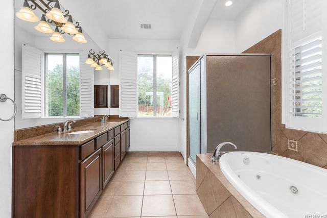 21703 Givenchy Hl, San Antonio, TX 78256