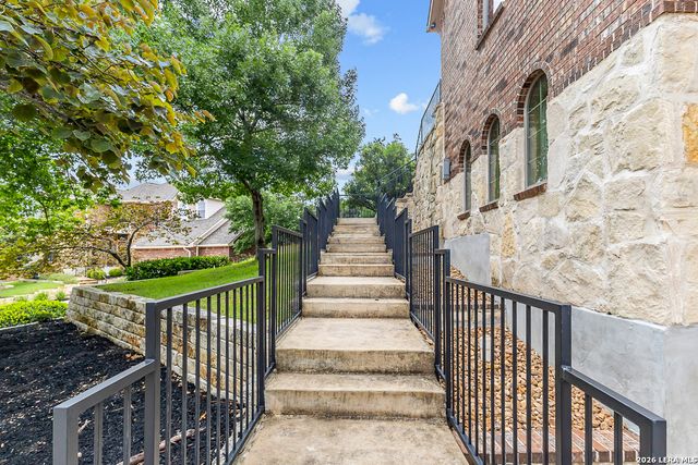 21703 Givenchy Hl, San Antonio, TX 78256