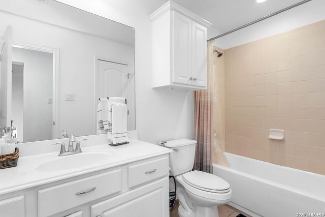 21703 Givenchy Hl, San Antonio, TX 78256