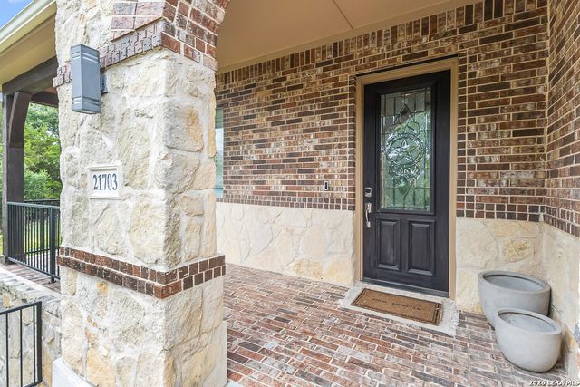 21703 Givenchy Hl, San Antonio, TX 78256