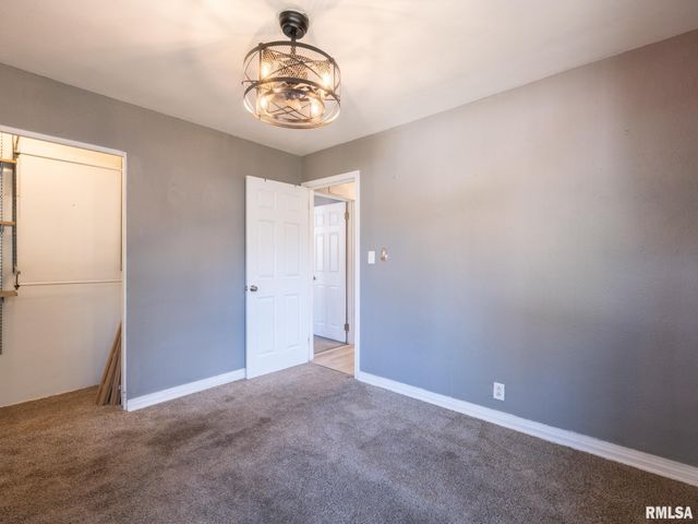 300 SOUTH Street, Pekin, IL 61554