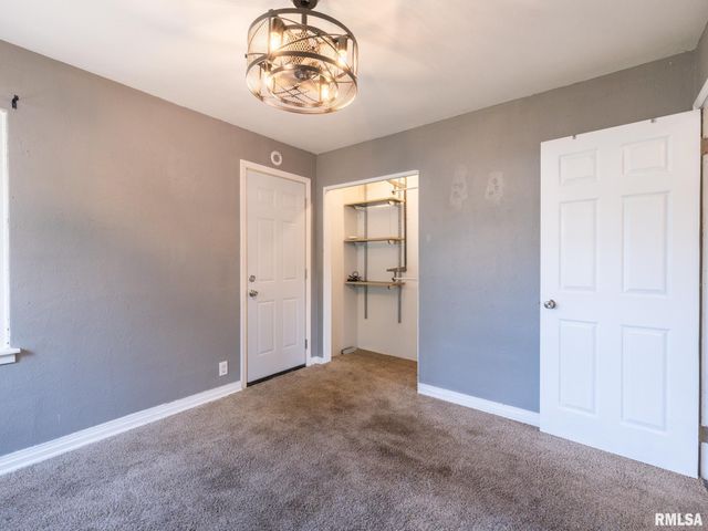300 SOUTH Street, Pekin, IL 61554