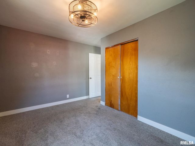300 SOUTH Street, Pekin, IL 61554